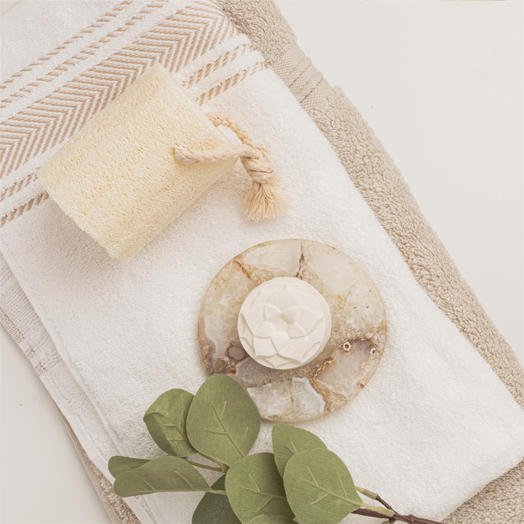 https://www.wholesalesuppliesplus.com/cdn-cgi/image/format=auto/https://www.wholesalesuppliesplus.com/Images/Products/Eucalyptus-Spearmint-Shower-Steamer-Recipe.png